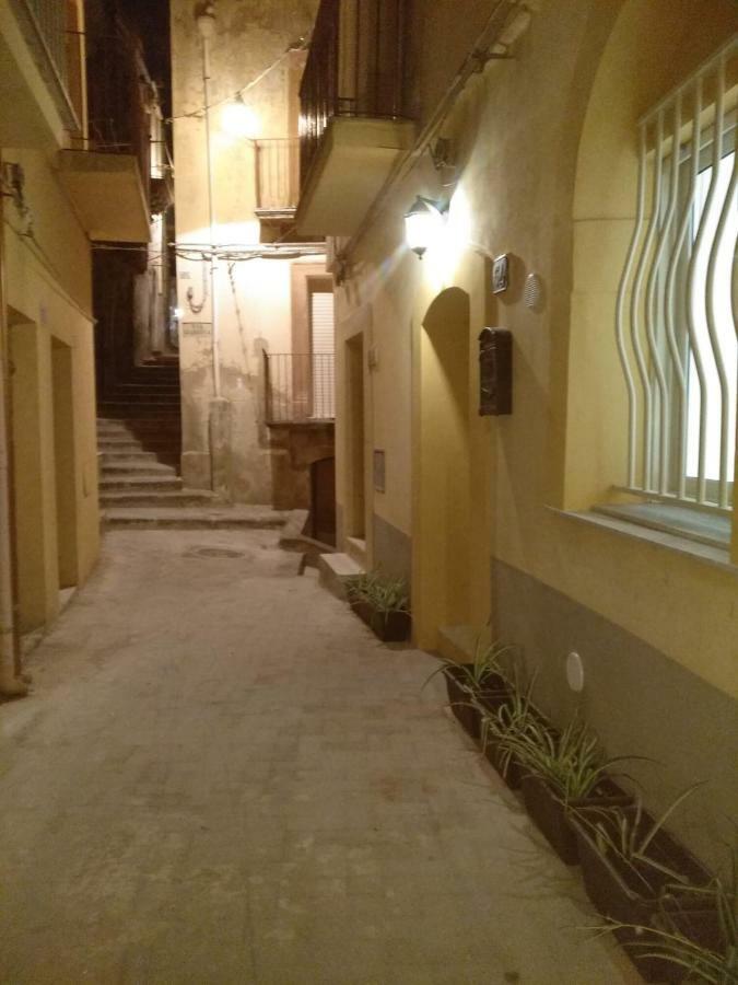 La Casa Di Bianca Apartment Калтаджироне Екстериор снимка